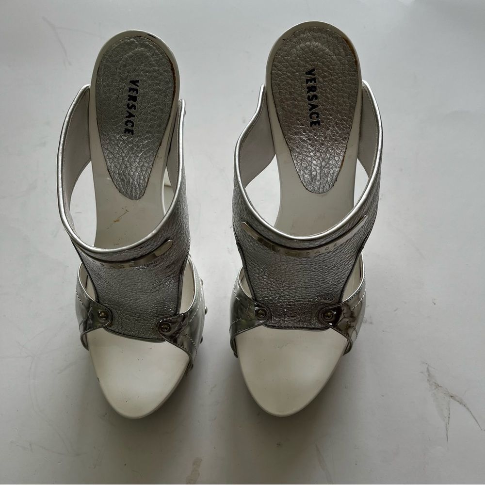 Gianni Versace Silver Leather White Slide Heels Italy 37 1/2 (US 7 1/2) EUC.